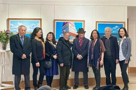 Difunden amor por la patria entre comunidad vietnamita en Francia