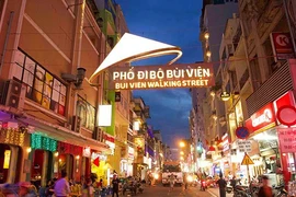 Calle de Bui Vien en Ciudad Ho Chi Minh, destino indispensable para mochileros