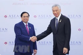 Asiatimes: viaje del premier vietnamita a Singapur favorece avance de ASEAN