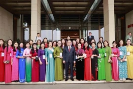 Enaltecen aportes del Club de Mujeres Periodistas de Vietnam al desarrollo nacional