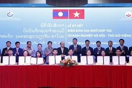 Hanoi y Vientiane firman acuerdos para impulsar el comercio