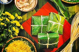 Plato tradicional de la población en el sur en ocasión del Tet