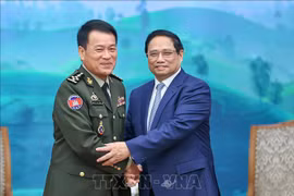 Premier vietnamita recibe al general de Fuerzas Armadas Reales de Camboya