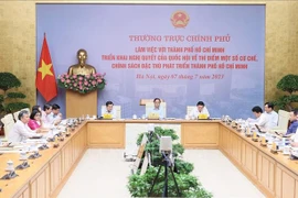 Primer ministro preside reunión sobre aplicación de mecanismos específicos para Ciudad Ho Chi Minh