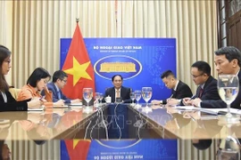 Canciller vietnamita sostiene conversación telefónica con su homólogo chino