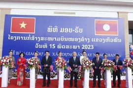 Vietnam entrega aeropuerto de Nong Khang a Laos