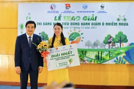 Entregan premios del concurso sobre reducción de contaminación plástica 