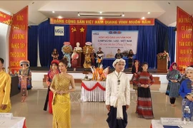 Estudiantes laosianos y camboyanos celebran festivales del año nuevo en Vietnam