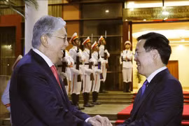 Emiten comunicado de prensa conjunto sobre la visita del presidente kazajo a Vietnam