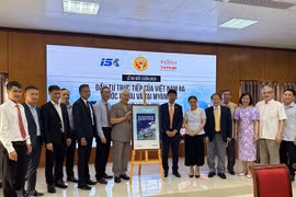 Lanzan primer libro sobre la inversión directa en el extranjero de Vietnam