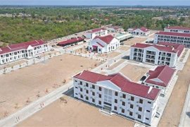 Inauguran la escuela de cultura étnica, un obsequio de Vietnam al Ejército de Laos