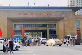 Turistas vietnamitas pueden conducir automóviles a China