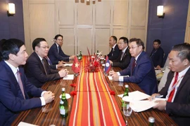 Presidente parlamentario de Vietnam se reúne con su homólogo de Laos en Yakarta