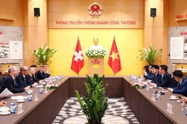 Vietnam y Suiza por intensificar lazos en economía y comercio