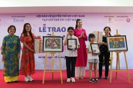 Entregan premios de concurso de dibujo de la casa de los sueños