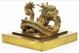 Sello imperial dorado entregado a Vietnam desde Francia