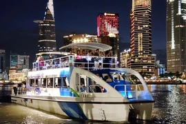 Lanzan en Ciudad Ho Chi Minh servicio de autobús fluvial de dos pisos