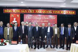 Presidente de Vietnam se reúne con ex dirigentes de la región central