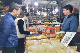 Presentan en Hanoi productos OCOP asociados con la cultura de localidades centrales