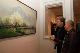 Efectúan exposición de pinturas sobre Vietnam en el Reino Unido 