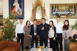 Premier de Vietnam felicita a parroquia de Bac Giang por Navidad