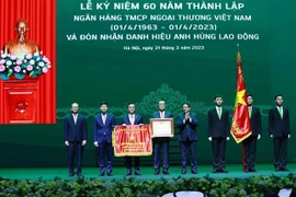 Premier vietnamita pide a Vietcombank promover papel rector en sector bancario