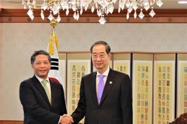 Delegación partidista de alto nivel de Vietnam se encuentra en Corea del Sur