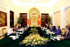 Vietnam y Filipinas realizan primera consulta política