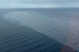 Buque cisterna con 800 toneladas de petróleo hundido en Filipinas 