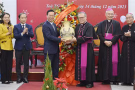 Presidente vietnamita felicita a Arquidiócesis de Hue por Navidad