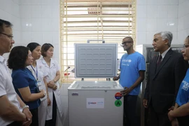 USAID y UNICEF entregan 590 refrigeradores de vacunas a Vietnam