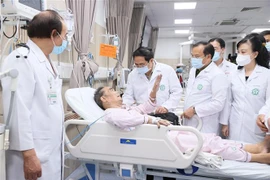 Premier de Vietnam inspecciona escena del grave incendio en Hanoi