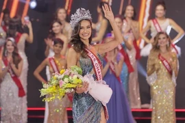  Joven brasileña coronada como Miss Charm 2023 en Ciudad Ho Chi Minh