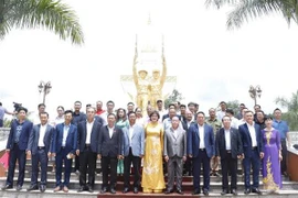 Vietnamitas en Laos rinden homenaje a los mártires connacionales