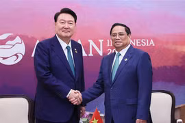Premier vietnamita se reúne con presidente surcoreano en Yakarta 