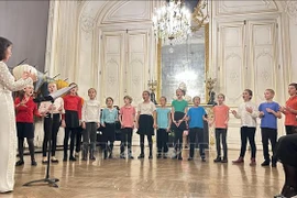 Programa artístico cierra la Semana Cultural de Vietnam en Francia