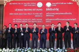 Vietnam entrega plataformas digitales a Laos