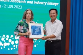 Comparten experiencias de formación entre universidades vietnamitas y australianas