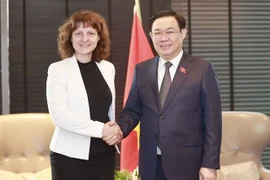 Presidente legislativo recibe a líderes de grupos económicos de Bulgaria y Dinamarca