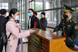 Casi 50 personas pasan por puente fronterizo Vietnam-China tras su reoperación