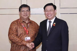 Vietnam consolida nexos parlamentarios con Malasia y Camboya