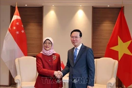 Presidente vietnamita recibe a homóloga singapurense 
