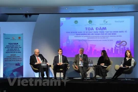 Reino Unido comparte con Vietnam sobre desarrollo de centro financiero internacional 