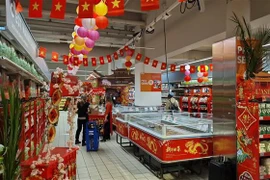 Presentan productos más conocidos de Vietnam en supermercados franceses