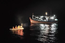Rescatan a marinero enfermo en mar vietnamita