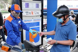 Reajustan a la baja precios de combustibles en Vietnam
