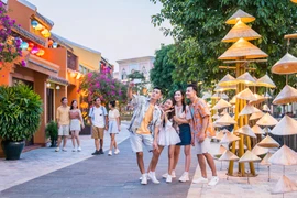 Exploran en Vietnam medidas de desarrollo de turismo juvenil 
