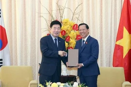 Presidente legislativo sudcoreano se reúne con autoridades de Ciudad Ho Chi Minh