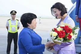Presidenta del Senado belga llega a Hanoi para iniciar una visita oficial a Vietnam