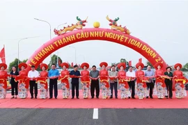 Premier vietnamita asiste a inauguración de obras claves en Bac Giang